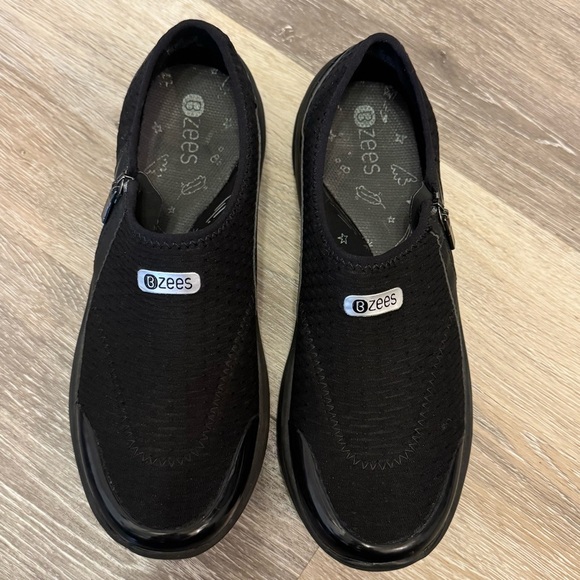 Bzees Lifetime Slip On Comfort Sneakers Shoes Black Breathable Lightweight Sz 8 - Picture 1 of 8